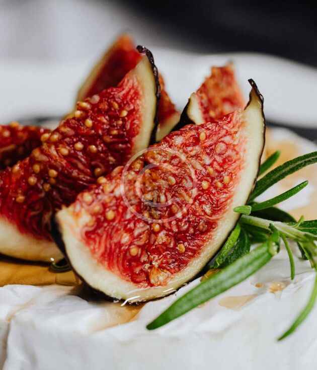 Sliced fig wedges