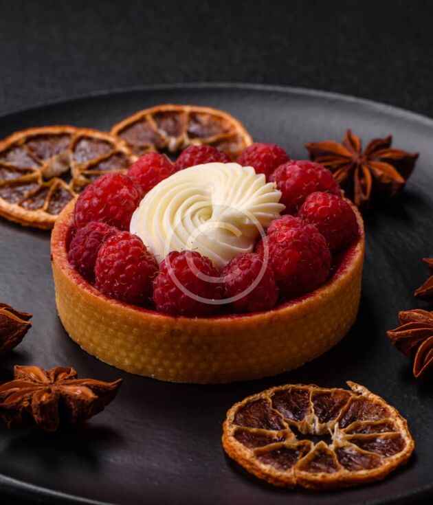 Raspberry cream tart